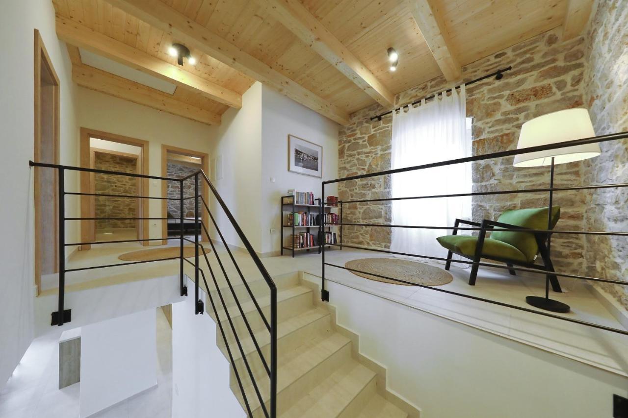 Villa Mira With A Heated Pool And A Sea View Божава Екстер'єр фото