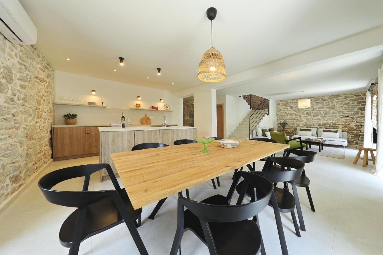 Villa Mira With A Heated Pool And A Sea View Божава Екстер'єр фото